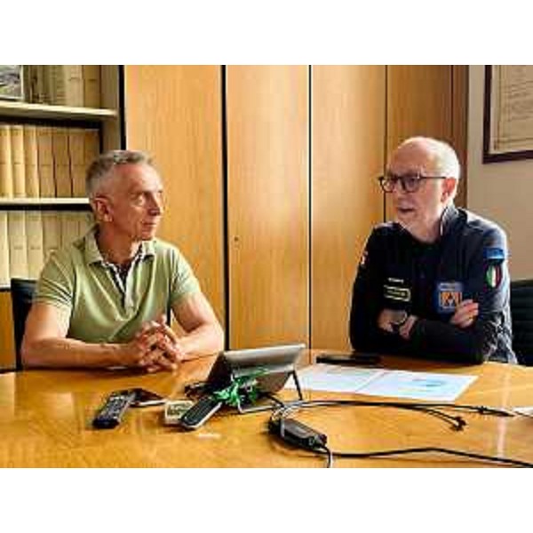 L'assessore regionale alla Protezione civile Riccardo Riccardi durante il sopralluogo a Sacile assieme al sindaco Carlo Spagnol - L'assessore regionale alla Protezione civile Riccardo Riccardi durante il sopralluogo a Sacile assieme al sindaco Carlo Spagnol