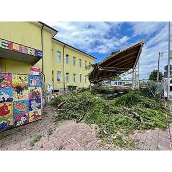 La scuola danneggiata dal maltempo a Porcia - La scuola danneggiata dal maltempo a Porcia