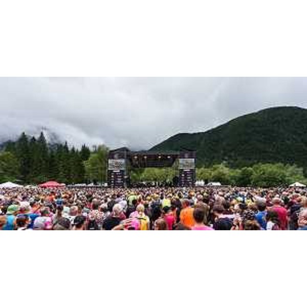 Una visuale del publico presente al concerto - Una visuale del publico presente al concerto