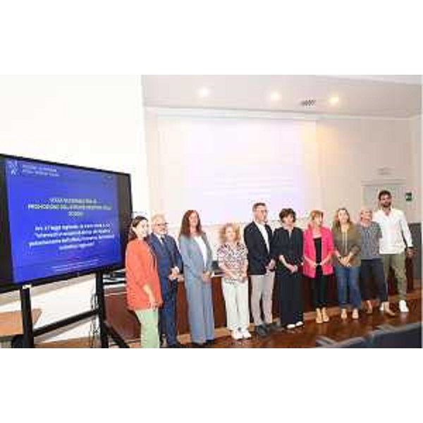 L'assessore regionale all'Istruzione Alessia Rosolen alla presentazione dei contenuti della legge regionale per la promozione dell'attività sportiva nelle scuole. - L'assessore regionale all'Istruzione Alessia Rosolen alla presentazione dei contenuti della legge regionale per la promozione dell'attività sportiva nelle scuole.