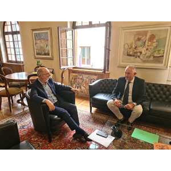 L'assessore regionale Riccardo Riccardi (a sinistra) e il sindaco di Pordenone Alessandro Basso durante l'incontro nel municipio di Pordenone - L'assessore regionale Riccardo Riccardi (a sinistra) e il sindaco di Pordenone Alessandro Basso durante l'incontro nel municipio di Pordenone