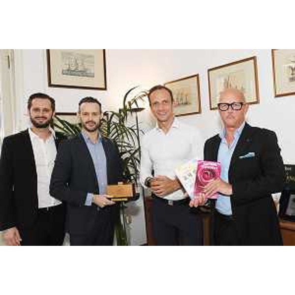 Il governatore Massimiliano Fedriga con Franco Bazzara e i figli Andrea e Marco - Il governatore Massimiliano Fedriga con Franco Bazzara e i figli Andrea e Marco