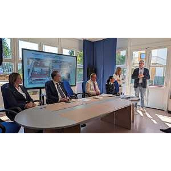 L'assessore regionale alla Sicurezza Pierpaolo Roberti (a destra) alla cerimonia di inaugurazione dei rinnovati spazi della palazzina ex femminile della casa circondariale di Udine, trasformata in un moderno polo scolastico, lavorativo e formativo. - L'assessore regionale alla Sicurezza Pierpaolo Roberti (a destra) alla cerimonia di inaugurazione dei rinnovati spazi della palazzina ex femminile della casa circondariale di Udine, trasformata in un moderno polo scolastico, lavorativo e formativo.