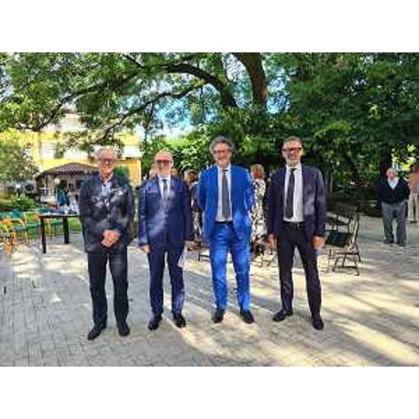 L'assessore Riccardo Riccardi, secondo da sinistra, con i rappresentanti del Comune e dei vertici della Casa di riposo di Spilimbergo - L'assessore Riccardo Riccardi, secondo da sinistra, con i rappresentanti del Comune e dei vertici della Casa di riposo di Spilimbergo