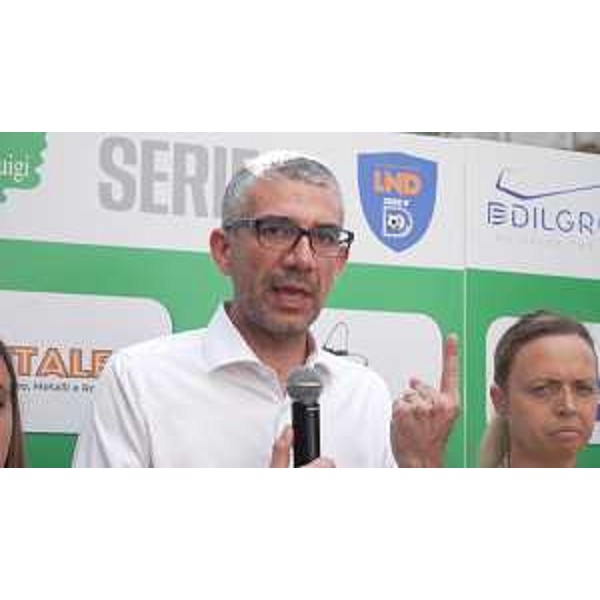 L'assessore regionale alle Autonomie locali Pierpaolo Roberti alla presentazione ufficiale della prima squadra dell'Asd San Luigi Calcio. - L'assessore regionale alle Autonomie locali Pierpaolo Roberti alla presentazione ufficiale della prima squadra dell'Asd San Luigi Calcio.