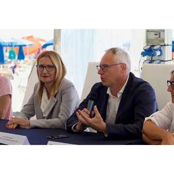 Il sindaco di Lignano Sabbiadoro, Laura Giorgi, e Mauro Bordin - Il sindaco di Lignano Sabbiadoro, Laura Giorgi, e Mauro Bordin