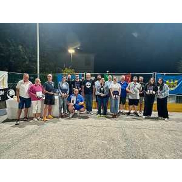 Il presidente del Cr Fvg, Mauro Bordin (al centro della foto), alla premiazione di "Bocce in piazza", a Varmo - Il presidente del Cr Fvg, Mauro Bordin (al centro della foto), alla premiazione di "Bocce in piazza", a Varmo