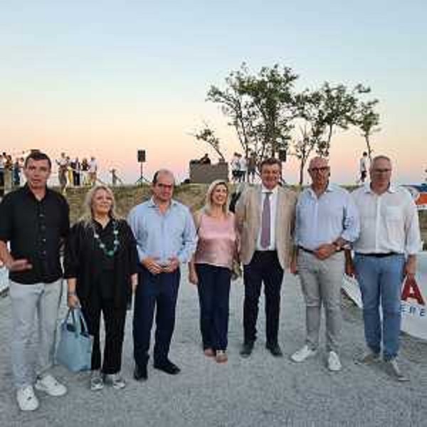 Nella foto, tra gli altri, il vicegovernatore Mario Anzil (il terzo da sinistra), l'assessore Cristina Amirante (quarta da sinistra) e il presidente del Consiglio regionale Mauro Bordin (primo a destra) - Nella foto, tra gli altri, il vicegovernatore Mario Anzil (il terzo da sinistra), l'assessore Cristina Amirante (quarta da sinistra) e il presidente del Consiglio regionale Mauro Bordin (primo a destra) 