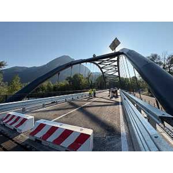 Il nuovo ponte sul torrente Leale a Trasaghis - Il nuovo ponte sul torrente Leale a Trasaghis