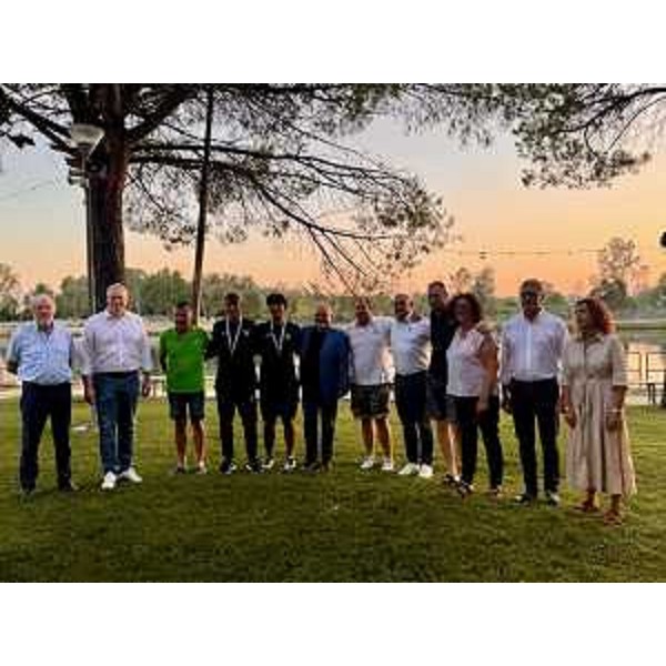 Il presidente del Cr Fvg, Mauro Bordin (secondo da sinistra), alla serata della Canoa San Giorgio, a San Giorgio di Nogaro - Il presidente del Cr Fvg, Mauro Bordin (secondo da sinistra), alla serata della Canoa San Giorgio, a San Giorgio di Nogaro