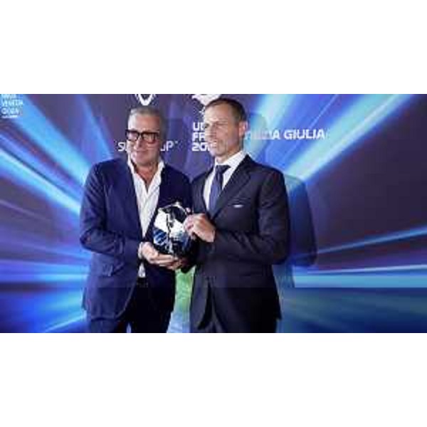 L'assessore Sergio Emidio Bini con il presidente dell'Uefa Alexander Ceferin - L'assessore Sergio Emidio Bini con il presidente dell'Uefa Alexander Ceferin