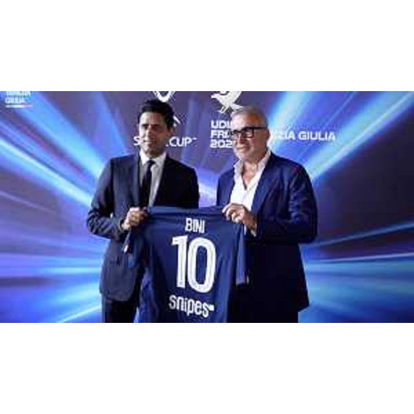 L'assessore Sergio Emidio Bini con il presidente del Paris Saint Germain Nasser Al-Khelaifi - L'assessore Sergio Emidio Bini con il presidente del Paris Saint Germain Nasser Al-Khelaifi