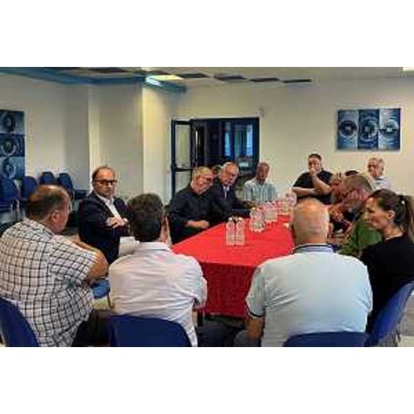 Il tavolo di persentazione, a Lignano, del progetto di solidarietà dell'associazione Scrosoppi di Gonars verso i bambini ucraini - Il tavolo di persentazione, a Lignano, del progetto di solidarietà dell'associazione Scrosoppi di Gonars verso i bambini ucraini