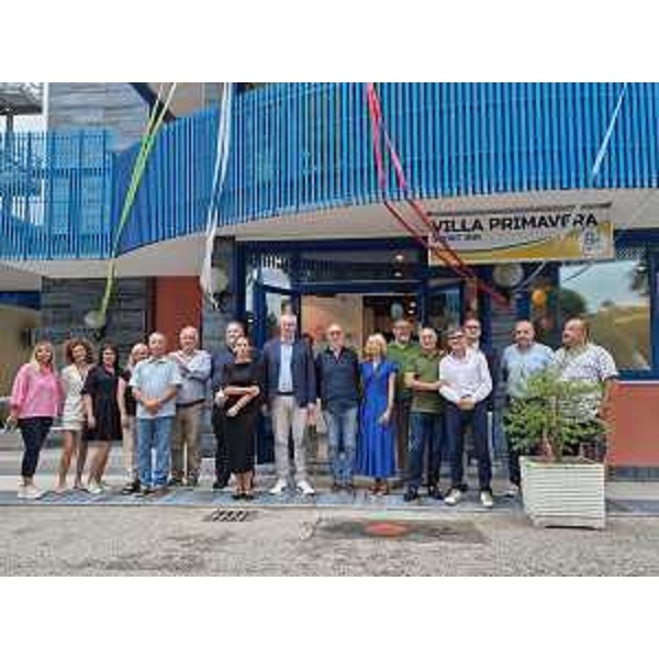 L'assessore Riccardi al termine del sopralluogo al Bella Italia Village di Lignano ove sono ospitati una quarantina di bambini ucraini con le loro mamme - L'assessore Riccardi al termine del sopralluogo al Bella Italia Village di Lignano ove sono ospitati una quarantina di bambini ucraini con le loro mamme