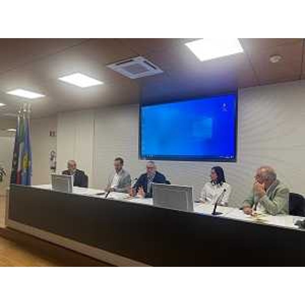 Un'altra immagine del tavolo dei relatori con al centro il presidente Bordin - Un'altra immagine del tavolo dei relatori con al centro il presidente Bordin