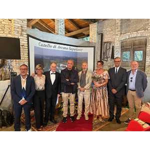 L'assessore regionale alle Finanze Barbara Zilli (seconda da sx) con i premiati del Merit Furlan Tullio Avoledo, Daria Miani, Mauro Missana, Massimo Somaglino e i rappresentanti istituzionali. - L'assessore regionale alle Finanze Barbara Zilli (seconda da sx) con i premiati del Merit Furlan Tullio Avoledo, Daria Miani, Mauro Missana, Massimo Somaglino e i rappresentanti istituzionali. 