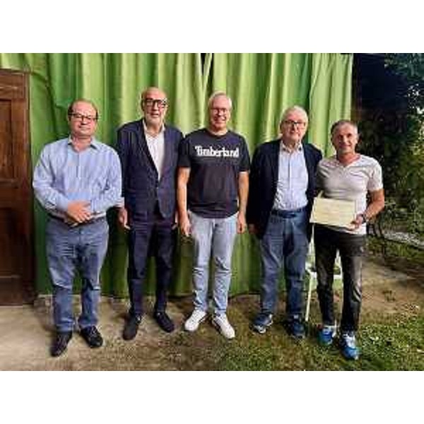 Al centro il presidente del Cr Fvg, Mauro Bordin, con il vicepresidente della Regione Fvg, Mario Anzil (primo da sx), il maestro profumiere Lorenzo Dante Ferro, il presidente di Confartigianto Graziano Tilatti e Luvisutti dell'omonima latteria (primo da dx) - Al centro il presidente del Cr Fvg, Mauro Bordin, con il vicepresidente della Regione Fvg, Mario Anzil (primo da sx), il maestro profumiere Lorenzo Dante Ferro, il presidente di Confartigianto Graziano Tilatti e Luvisutti dell'omonima latteria (primo da dx)