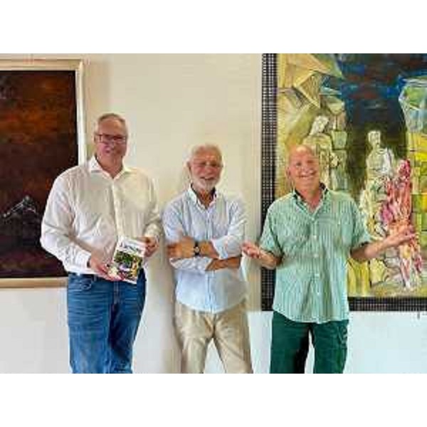 Mauro Bordin, presidente del Cr Fvg (primo da sinistra nella foto) accanto all'artista Vanni Martina, al centro, e ad Adriano Smets - Mauro Bordin, presidente del Cr Fvg (primo da sinistra nella foto) accanto all'artista Vanni Martina, al centro, e ad Adriano Smets