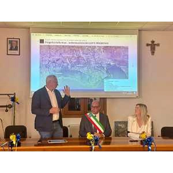 L'intervento del presidente Bordin, primo da sinistra nella foto, accanto al sindaco Bazzo e all'assessore regionale Cristina Amirante - L'intervento del presidente Bordin, primo da sinistra nella foto, accanto al sindaco Bazzo e all'assessore regionale Cristina Amirante