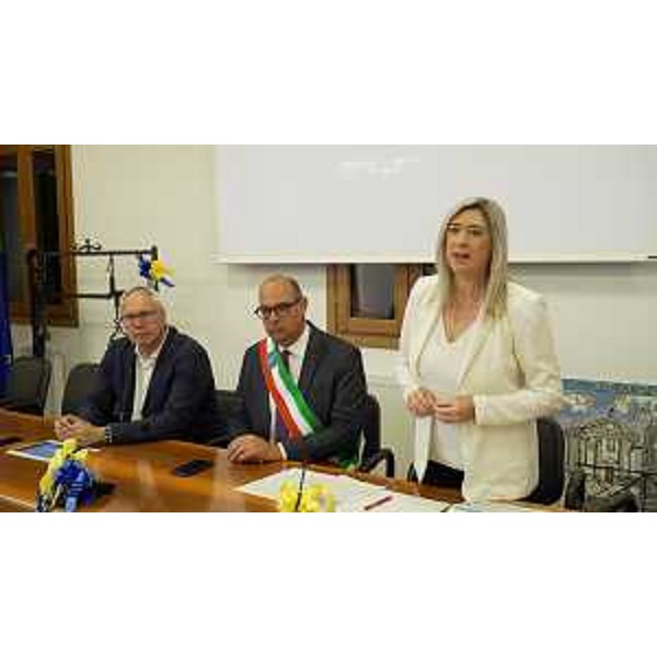 Lassessore regionale a Infrastrutture e territorio Cristina Amirante con il presidente del Consiglio regionale Mauro Bordin e il sindaco di Carlino Loris Bazzo - Lassessore regionale a Infrastrutture e territorio Cristina Amirante con il presidente del Consiglio regionale Mauro Bordin e il sindaco di Carlino Loris Bazzo 