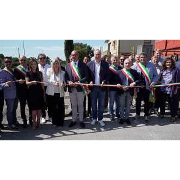 Il taglio del nastro per la consegna dei lavori della ciclovia FVG2 Torviscosa - Latisana - Il taglio del nastro per la consegna dei lavori della ciclovia FVG2 Torviscosa - Latisana 