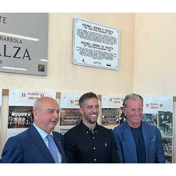 Lo scoprimento della targa celebrativa del 40° anniversario (26 agosto 1985- 2025) della storica partita di Michael Jordan a Trieste da parte del sindaco di Trieste Roberto Dipiazza, dellideatore delliniziativa Erik Filipac e dell'assessore regionale alla Difesa dell'Ambiente Fabio Scoccimarro. - Lo scoprimento della targa celebrativa del 40° anniversario (26 agosto 1985- 2025) della storica partita di Michael Jordan a Trieste da parte del sindaco di Trieste Roberto Dipiazza, dellideatore delliniziativa Erik Filipac e dell'assessore regionale alla Difesa dell'Ambiente Fabio Scoccimarro.