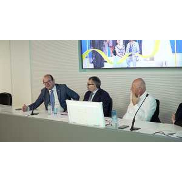  - Il vicegovernatore con delega alla Cultura Mario Anzil (a sinistra), alla presentazione della stagione teatrale 2025/2026 dell'Ert assieme al presidente e al direttore dell'Ert Fabrizio Pitton e Alberto Bevilacqua.