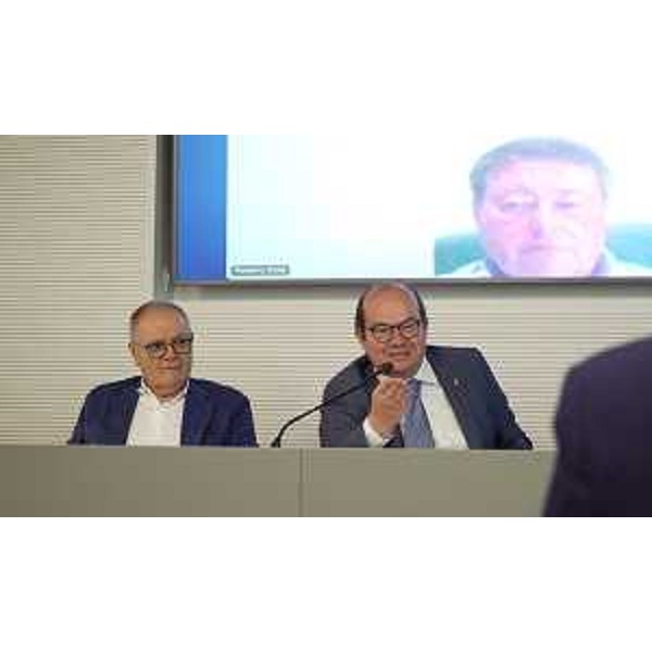 Il vicegovernatore con delega alla CUltura Mario Anzil (a destra) e il sindaco di Palmanova Giuseppe Tellini alla presentazione di Palma alle Armi 1809 l'Assedio. - Il vicegovernatore con delega alla CUltura Mario Anzil (a destra) e il sindaco di Palmanova Giuseppe Tellini alla presentazione di Palma alle Armi 1809 l'Assedio.