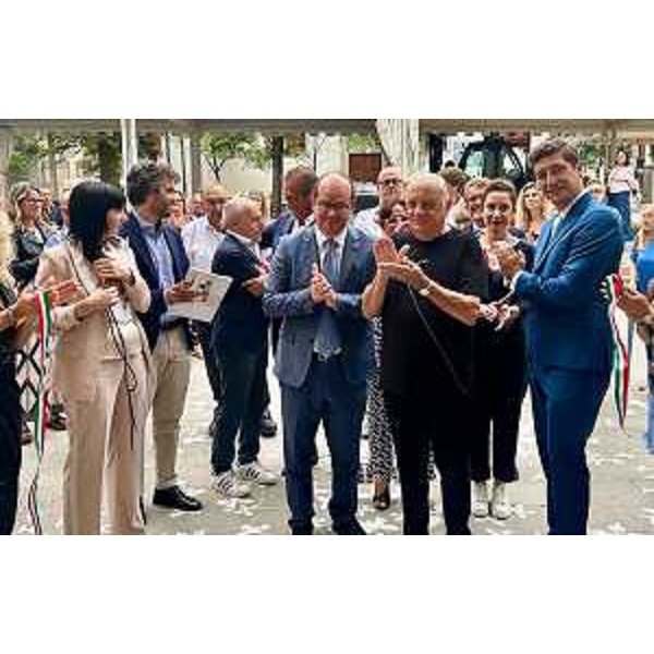 Il vicegovernatore con delega alla Cultura Mario Anzil alla vernice della mostra Movimento Interlocutorio/Adriano Piu - Il vicegovernatore con delega alla Cultura Mario Anzil alla vernice della mostra Movimento Interlocutorio/Adriano Piu