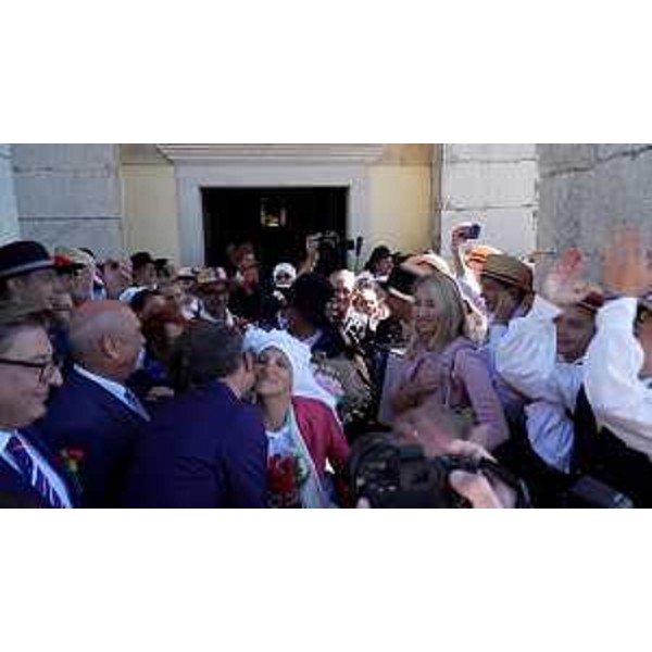 Lassessore regionale alle Autonomie locali alla cerimonia delle "Nozze Carsiche" a Monrupino-Repentabor a cui ha preso parte assieme alla Presidente della Repubblica di Slovenia, Natasa Pirc Musar. - Lassessore regionale alle Autonomie locali alla cerimonia delle "Nozze Carsiche" a Monrupino-Repentabor a cui ha preso parte assieme alla Presidente della Repubblica di Slovenia, Natasa Pirc Musar.