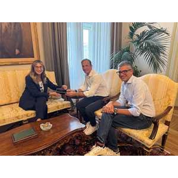 Il governatore del Friuli Venezia Giulia Massimiliano Fedriga e lassessore alla Sicurezza Pierpaolo Roberti insieme alla dott.ssa Antonella Cargnelutti. - Il governatore del Friuli Venezia Giulia Massimiliano Fedriga e lassessore alla Sicurezza Pierpaolo Roberti insieme alla dott.ssa Antonella Cargnelutti. 