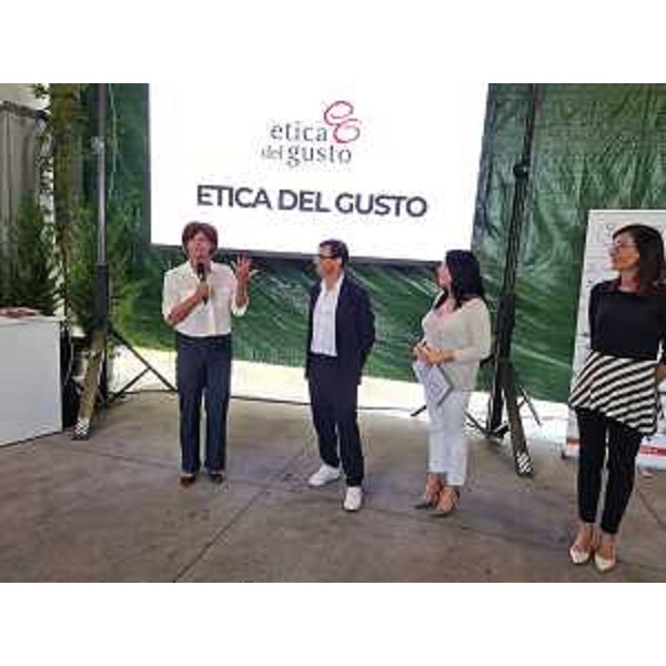 L'assessore Rosolen nel corso del suo intervento - L'assessore Rosolen nel corso del suo intervento