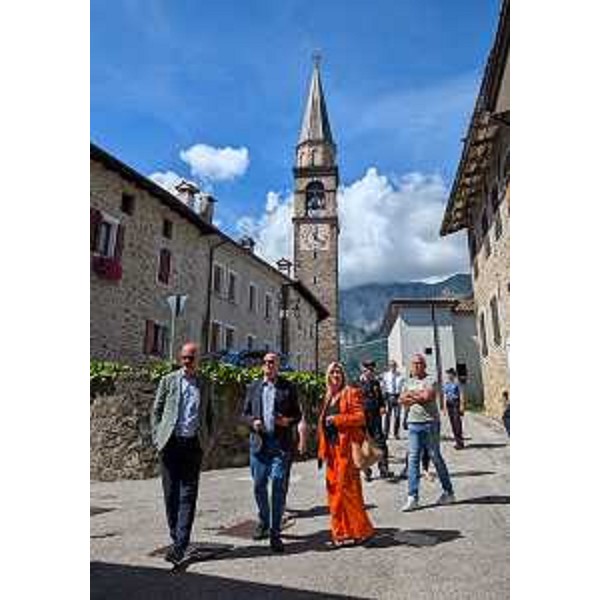 L'assessore alle Infrastrutture e Territorio del Friuli Venezia Giulia Cristina Amirante nel corso di una visita a Frisanco - L'assessore alle Infrastrutture e Territorio del Friuli Venezia Giulia Cristina Amirante nel corso di una visita a Frisanco