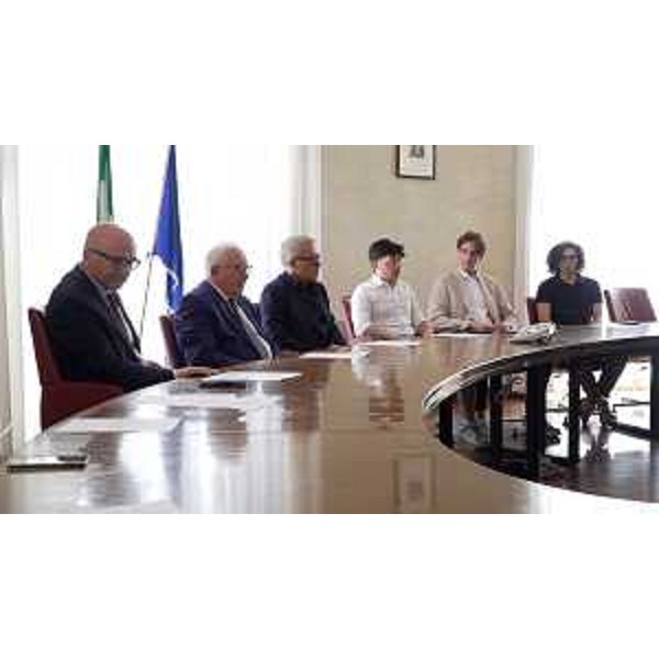 L'assessore regionale alle Attività produttive e al Turismo Sergio Emidio Bini alla presentazione della seconda edizione del Fvg Young Festival - L'assessore regionale alle Attività produttive e al Turismo Sergio Emidio Bini alla presentazione della seconda edizione del Fvg Young Festival