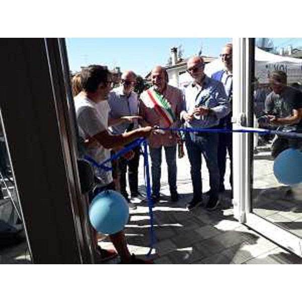 Taglio del nastro alla Casa dell'autismo, alla presenza del'assessore regionale Riccardo Riccardi - Taglio del nastro alla Casa dell'autismo, alla presenza del'assessore regionale Riccardo Riccardi