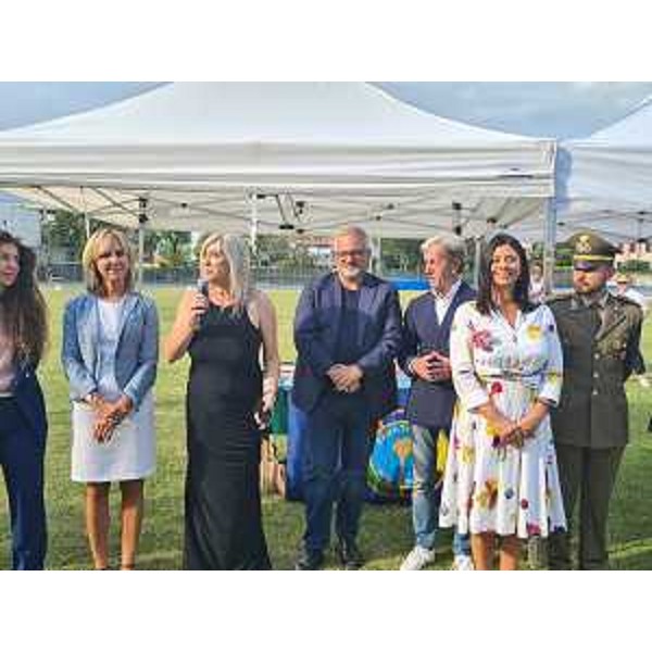 L'assessore Cristina Amirante nel suo intervento di saluto al Meeting di atletica Memorial Agosti a Pordenone - L'assessore Cristina Amirante nel suo intervento di saluto al Meeting di atletica Memorial Agosti a Pordenone