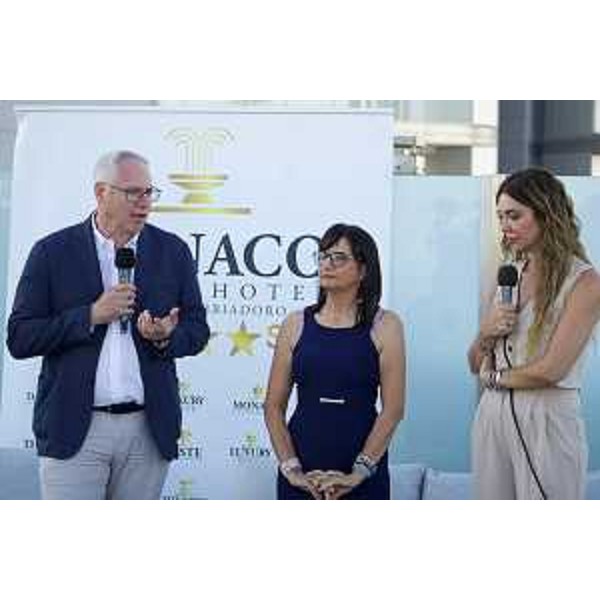 Da sinistra il presidente del Cr Mauro Bordin, la presidente Endometriosi Fvg Odv Sonia Manente e la giornalista Marina Presello - Da sinistra il presidente del Cr Mauro Bordin, la presidente Endometriosi Fvg Odv Sonia Manente e la giornalista Marina Presello