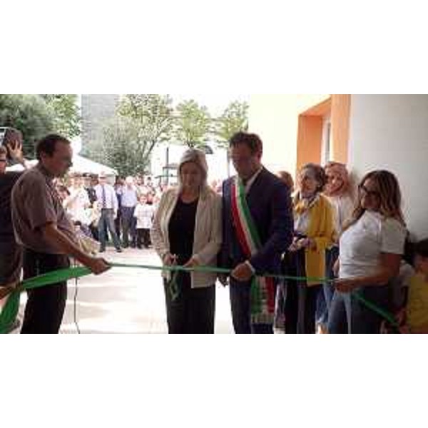 Taglio del nastro alla nuova scuola di Fontanafredda - Taglio del nastro alla nuova scuola di Fontanafredda