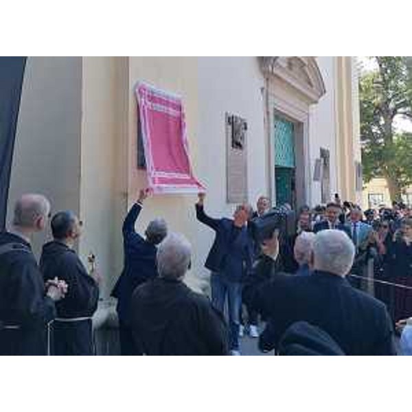 Il momento della scopertura della targa a Vienna, alla presenza dell'assessore regionale Stefano Zannier - Il momento della scopertura della targa a Vienna, alla presenza dell'assessore regionale Stefano Zannier