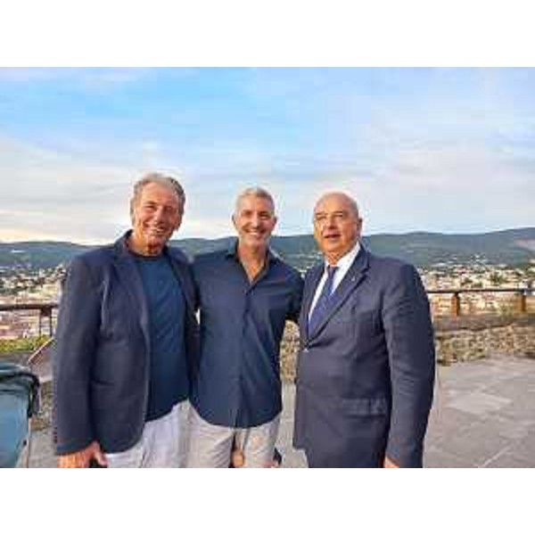 L'assessore Scoccimarro alla presentazione della squadra della Pallacanetro Trieste con il sindaco di Trieste Dipiazza - L'assessore Scoccimarro alla presentazione della squadra della Pallacanetro Trieste con il sindaco di Trieste Dipiazza