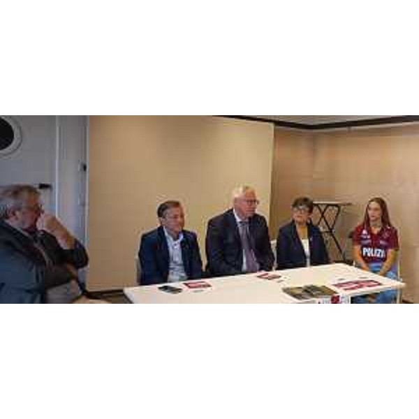 L'intervento del presidente Bordin, al centro nella foto, oggi a Palazzo Morpurgo. Da sinistra si riconoscono Giulaino Clinori (Csen), il vicesindaco di Udine Alessandro Venanzi, la presidente di Andos Mariangela Fantin e l'atleta testimonial Tara Dragas - L'intervento del presidente Bordin, al centro nella foto, oggi a Palazzo Morpurgo. Da sinistra si riconoscono Giulaino Clinori (Csen), il vicesindaco di Udine Alessandro Venanzi, la presidente di Andos Mariangela Fantin e l'atleta testimonial Tara Dragas