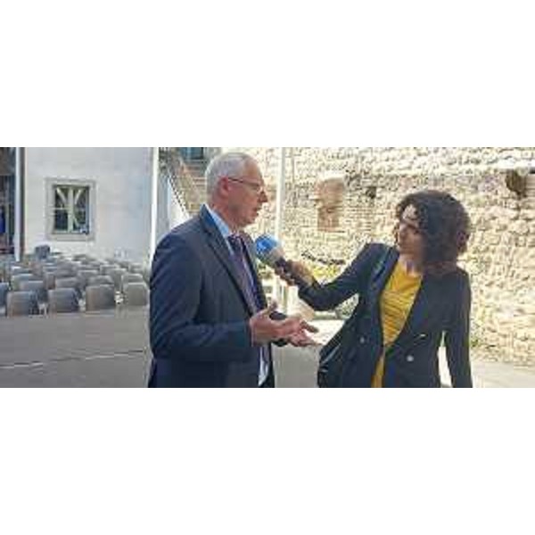 Il presidente Bordin intervistato dalle televisioni nel cortile di Palazzo Morpurgo - Il presidente Bordin intervistato dalle televisioni nel cortile di Palazzo Morpurgo
