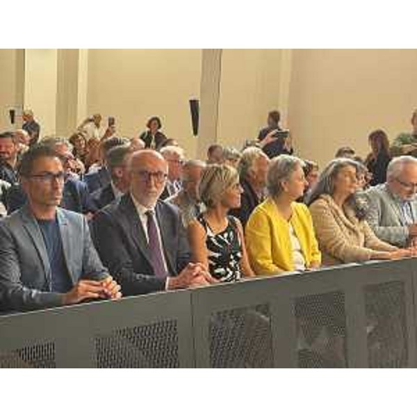 Gli assessori regionali Riccardo Riccardi e Barbara zilli (rispettivamente secondo e terzo da sinistra) alla verimonia di Gemona - Gli assessori regionali Riccardo Riccardi e Barbara zilli (rispettivamente secondo e terzo da sinistra) alla verimonia di Gemona