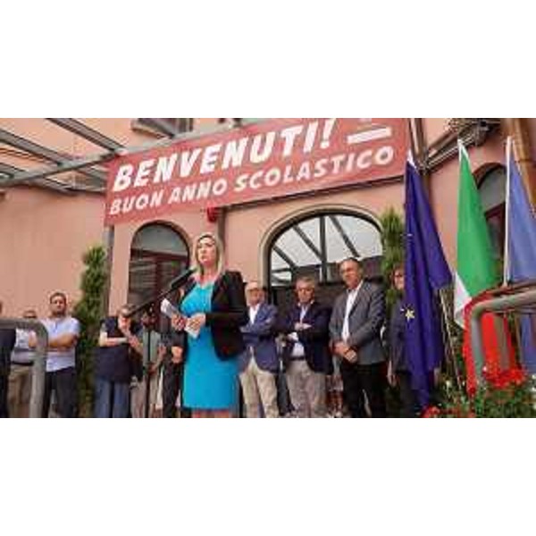 L'assessore Amirante nel corso dell'inaugurazione - L'assessore Amirante nel corso dell'inaugurazione