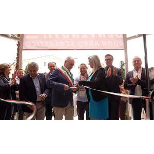 L'assessore Amirante nel corso dell'inaugurazione - L'assessore Amirante nel corso dell'inaugurazione