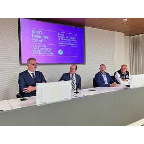 L'intervento del vicegovernatore Mario Anzil in occasione della presentazione dell'ultima tappa della Sport business forum in programma a Gemona. - L'intervento del vicegovernatore Mario Anzil in occasione della presentazione dell'ultima tappa della Sport business forum in programma a Gemona.