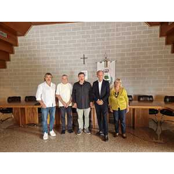 L'assessore regionale Fabio Scoccimarro (al centro) con il sindaco e alcuni assessori del Comune di San Vito di Fagagna - L'assessore regionale Fabio Scoccimarro (al centro) con il sindaco e alcuni assessori del Comune di San Vito di Fagagna