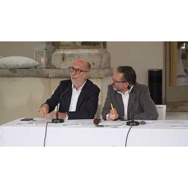 L'assessore Riccardo Riccardi, a sinistra, nel suo intervento al convegno per il quarantennale della comunità La Tempesta di Gorizia - L'assessore Riccardo Riccardi, a sinistra, nel suo intervento al convegno per il quarantennale della comunità La Tempesta di Gorizia