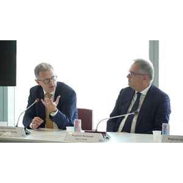 L'assessore regionale Stefano Zannier, a sinistra, nel suo intervento alla sottoscrizione dell'intesa sulla filiera della pioppicoltura a Milano - L'assessore regionale Stefano Zannier, a sinistra, nel suo intervento alla sottoscrizione dell'intesa sulla filiera della pioppicoltura a Milano