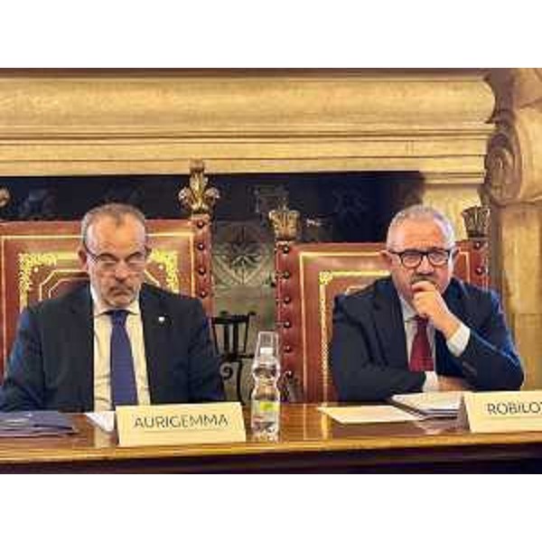 Antonello Aurigemma, coordinatore della Conferenza dei presidenti, accanto al direttore generale Donato Robilotta - Antonello Aurigemma, coordinatore della Conferenza dei presidenti, accanto al direttore generale Donato Robilotta